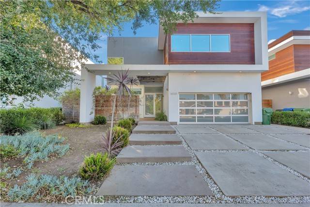 Encino (los Angeles), CA 91436,16518 Moorpark Street