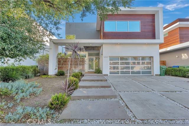 Encino (los Angeles), CA 91436,16518 Moorpark Street