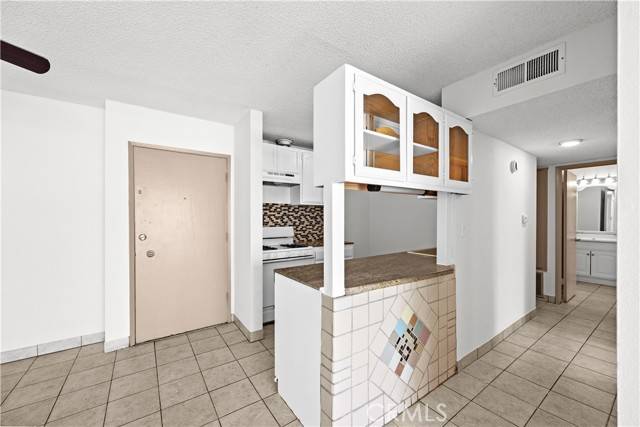 Tarzana (los Angeles), CA 91356,18620 Hatteras Street #274