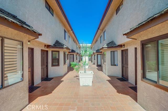 Valley Village, CA 91607,12330 Magnolia Boulevard #108