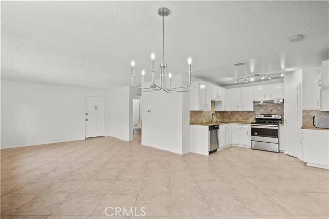 Tarzana (los Angeles), CA 91356,18555 Collins Street #C30