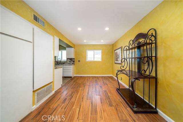 Sherman Oaks, CA 91403,14947 Dickens Street #3