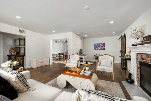 Tarzana (los Angeles), CA 91356,5337 Topeka Drive