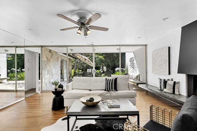 Woodland Hills (los Angeles), CA 91364,5217 Canoga Avenue