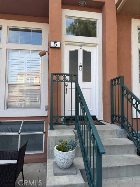 Irvine, CA 92606,5 Arese Aisle