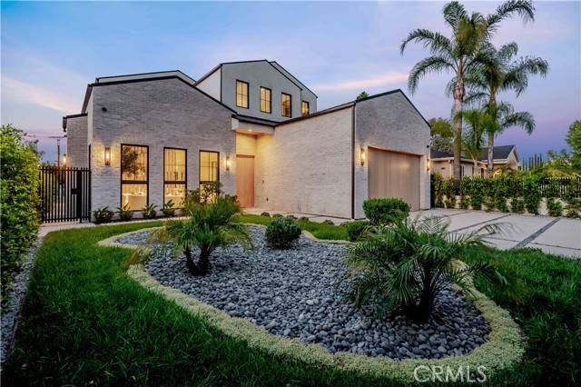 Encino (los Angeles), CA 91436,16711 Moorpark Street