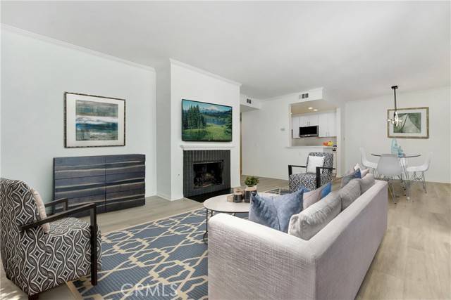 North Hollywood (los Angeles), CA 91602,10861 Moorpark Street #203