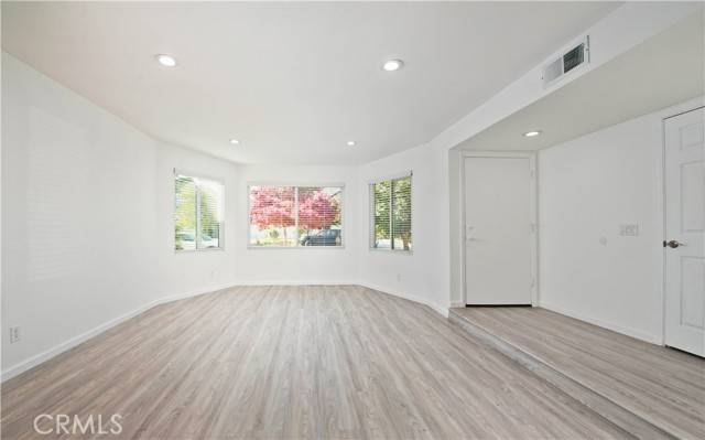 Winnetka (los Angeles), CA 91306,20227 Elkwood Street