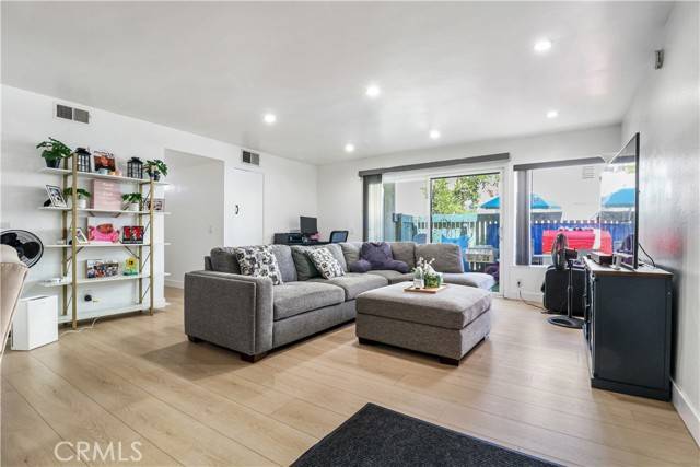 Tarzana (los Angeles), CA 91356,5700 Etiwanda Avenue #105