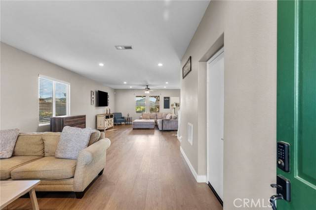 Castaic, CA 91384,28328 Alton Way