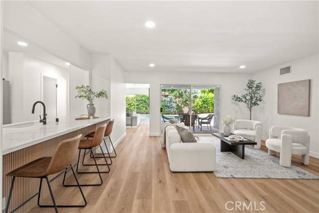 Van Nuys (los Angeles), CA 91405,6917 Mammoth Avenue