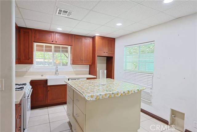 Northridge (los Angeles), CA 91324,19222 Roscoe Boulevard