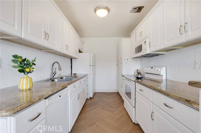 Encino (los Angeles), CA 91316,5400 Newcastle Avenue #46