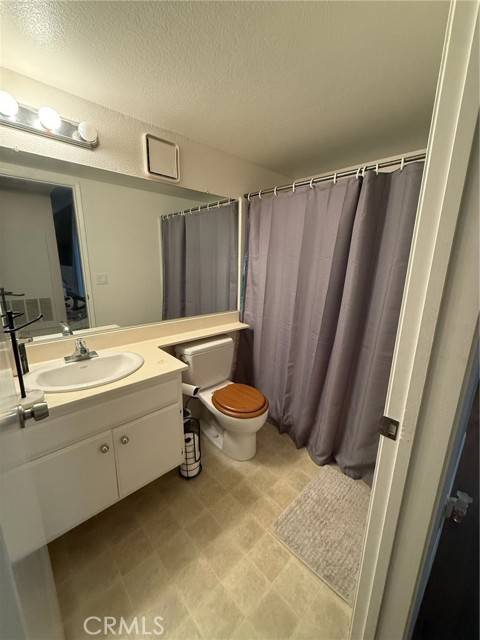 Newhall (santa Clarita), CA 91321,21203 Trumpet Drive #103