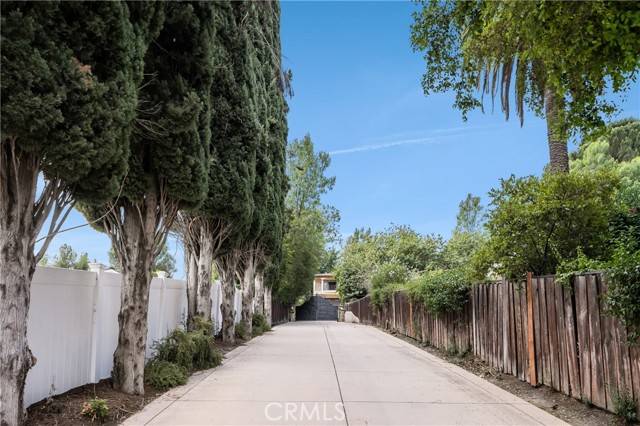 Tarzana (los Angeles), CA 91356,19554 Wells Drive