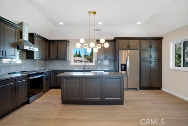 West Hills (los Angeles), CA 91304,7635 Fallbrook Avenue