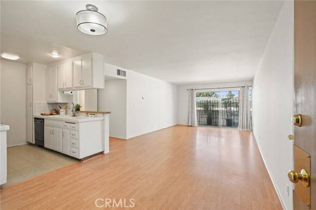 Toluca Lake (los Angeles), CA 91602,10240 Camarillo Street #204