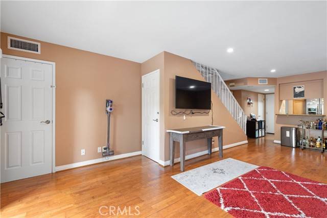 Sherman Oaks, CA 91403,15215 Magnolia Boulevard #102