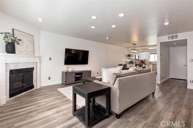 Sherman Oaks, CA 91423,14332 Dickens #10