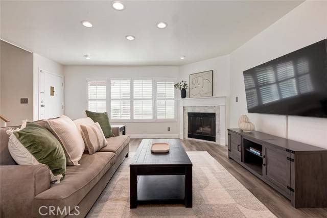 Sherman Oaks, CA 91423,14332 Dickens #10