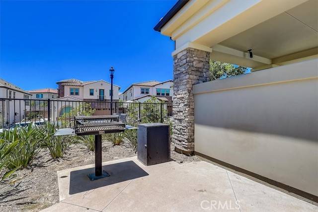 Lake Forest (el Toro), CA 92610,302 Limestone