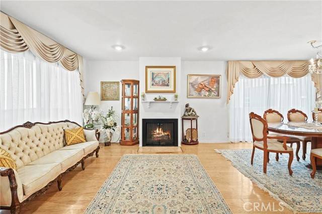 Los Angeles, CA 90049,11952 Darlington Avenue #6