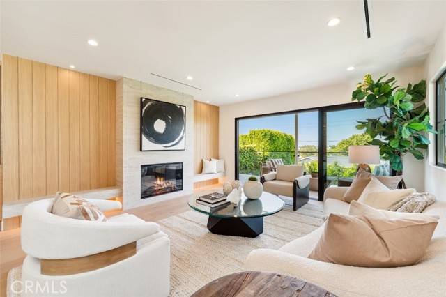 Sherman Oaks, CA 91423,13817 Valley Vista Blvd