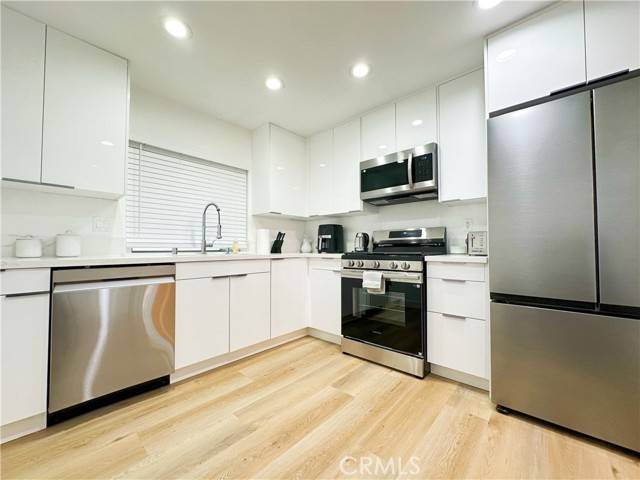 Sherman Oaks, CA 91401,5255 Coldwater Canyon #D