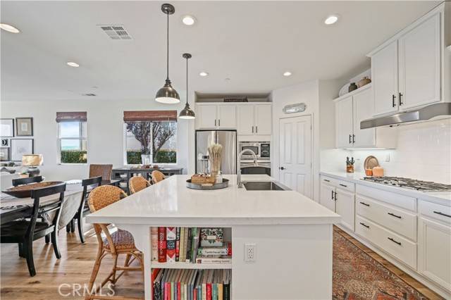 Valencia (santa Clarita), CA 91354,28658 Farrier Drive