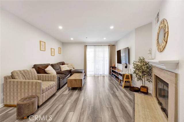 Oak Park, CA 91377,5744 Oak Bend #203