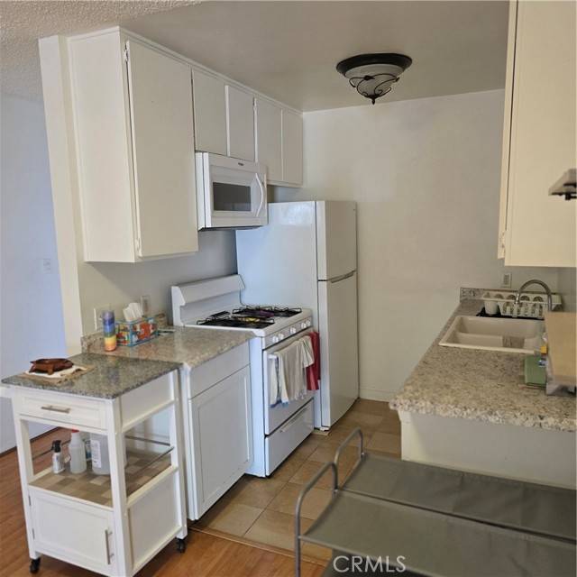 Studio City (los Angeles), CA 91604,12157 Moorpark Street #206