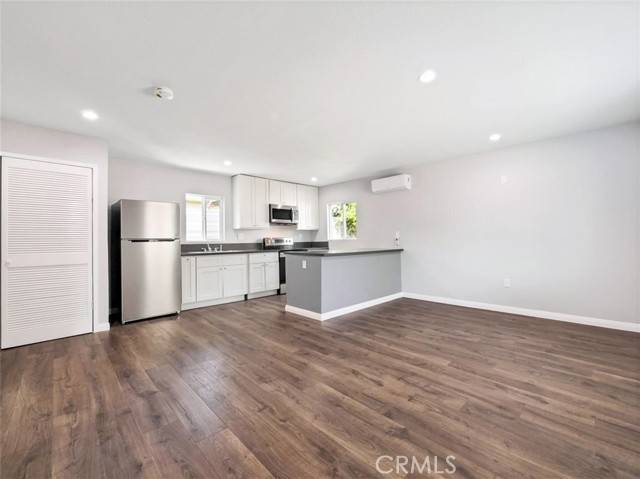 Northridge (los Angeles), CA 91325,8828 Chimineas Avenue