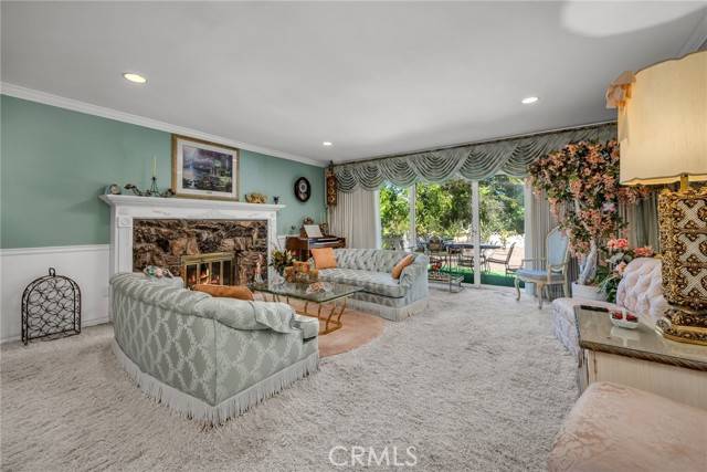 Woodland Hills (los Angeles), CA 91364,22051 Mulholland Way