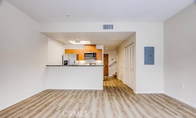 Los Angeles, CA 90005,2864 Sunset #205