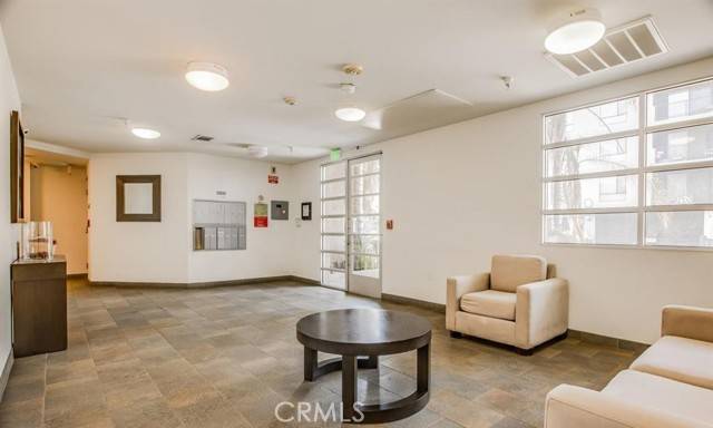 Los Angeles, CA 90005,2864 Sunset #205