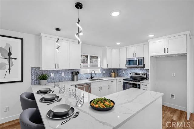 Woodland Hills (los Angeles), CA 91367,20302 oxnard