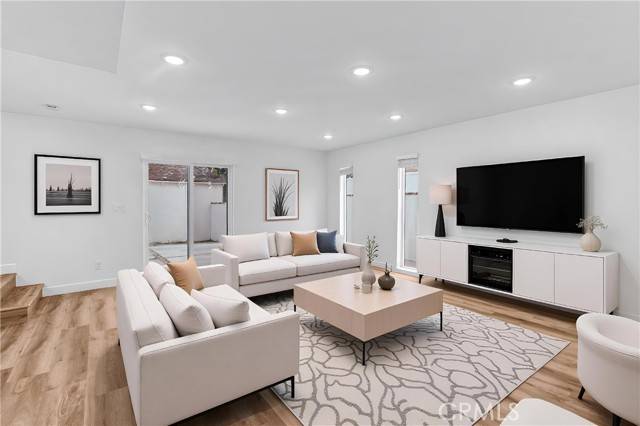 Woodland Hills (los Angeles), CA 91367,20302 oxnard