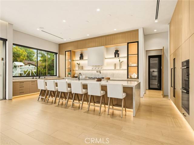 Woodland Hills (los Angeles), CA 91367,22924 Erwin Street