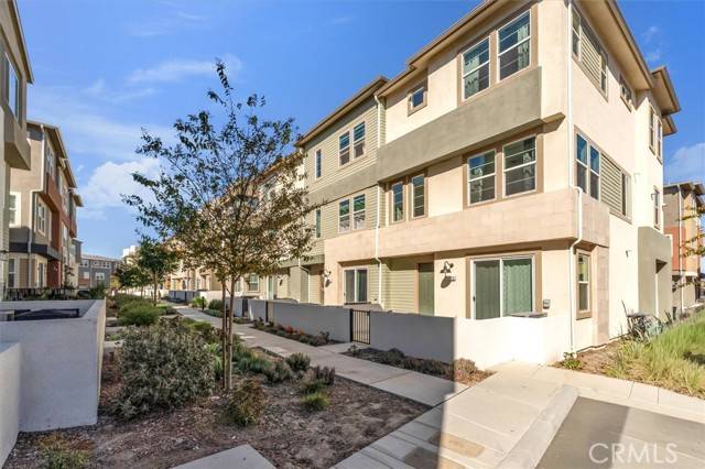 Valencia (santa Clarita), CA 91355,27116 Valley Oak Place