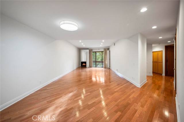 Los Angeles, CA 90049,750 S Bundy #108