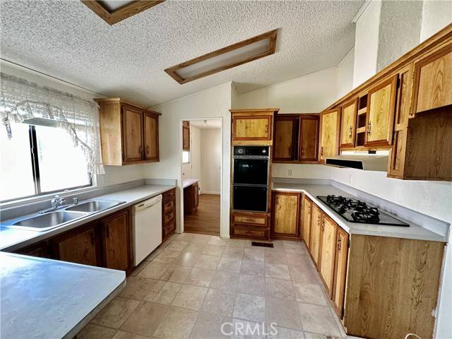 Calimesa, CA 92320,10961 Desert Lawn Drive #100