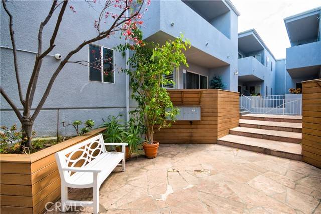 Los Angeles, CA 90064,2223 S Bentley Avenue #204