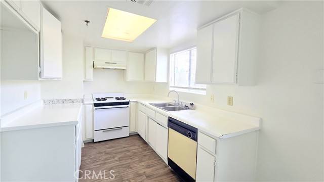 Ontario, CA 91764,1405 N Grove Avenue #H