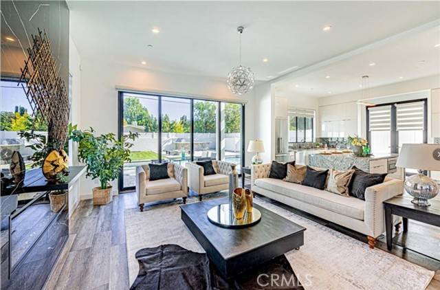Van Nuys (los Angeles), CA 91411,5812 Willis Avenue