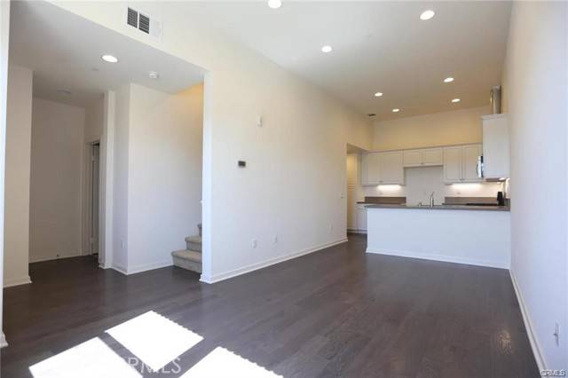 Montclair, CA 91763,8870 Camphor #H