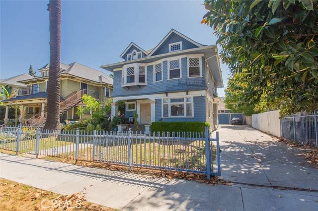 Los Angeles, CA 90007,2712 Kenwood Avenue