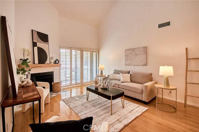 Los Angeles, CA 90042,4280 Via Arbolada #338