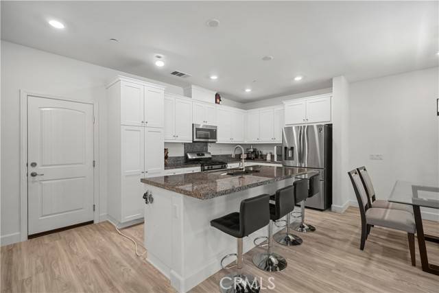 Eastvale, CA 92880,7118 Vernazza