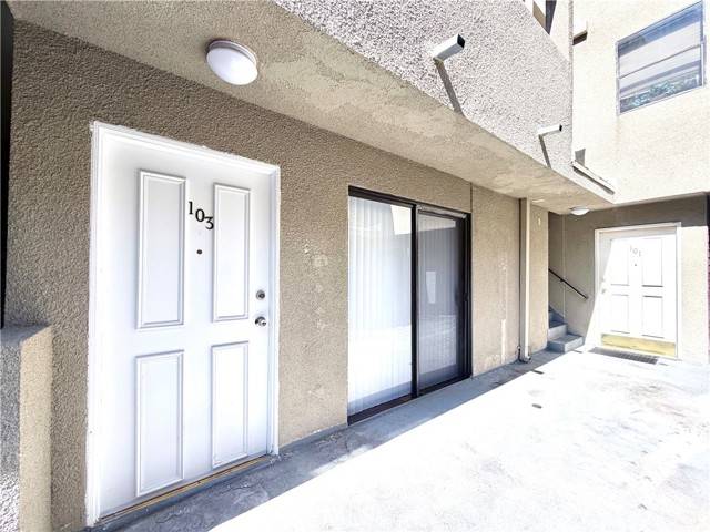 Sherman Oaks, CA 91423,13512 Moorpark Street #103