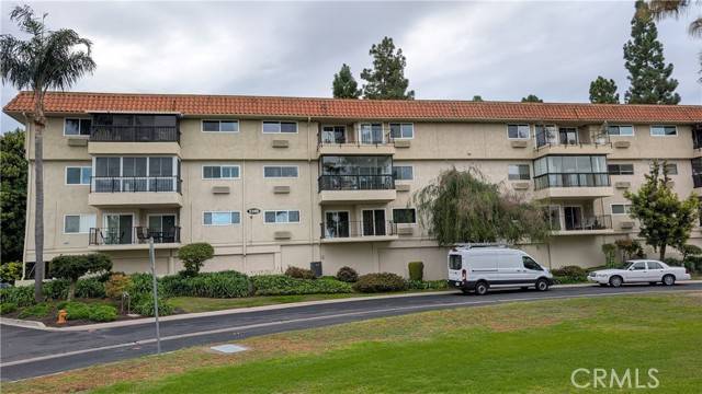 Laguna Woods, CA 92637,2385 Via Mariposa #1F